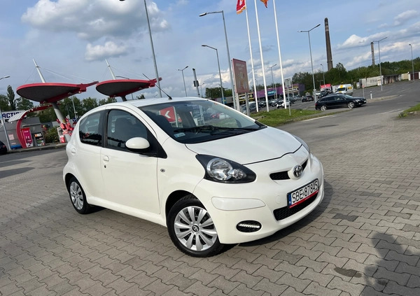 Toyota Aygo cena 17800 przebieg: 162000, rok produkcji 2011 z Drobin małe 232